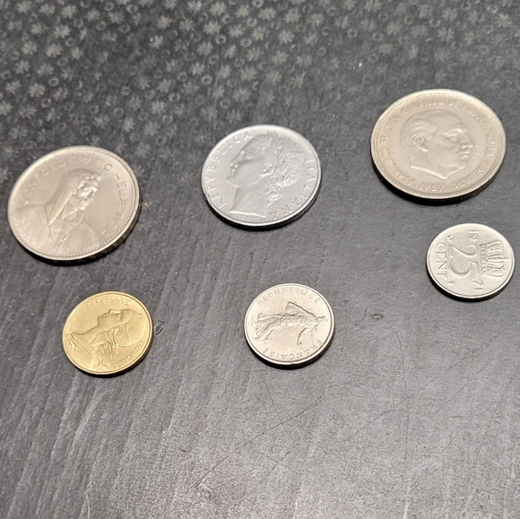 Lot of six collectable coins - Picture 2 of 4